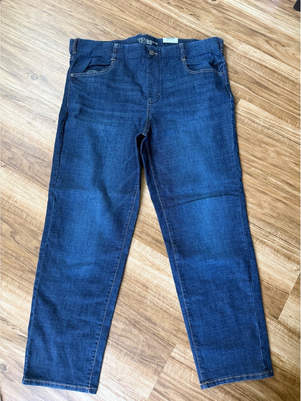 Time and Tru Mid Rise Straight Leg Pull On Jeans Women’s Size 16/18 NWT